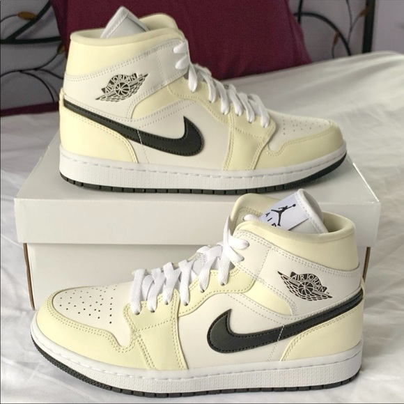 Jordan Shoes - Jordan 1 Mid ‘Coconut Milk’